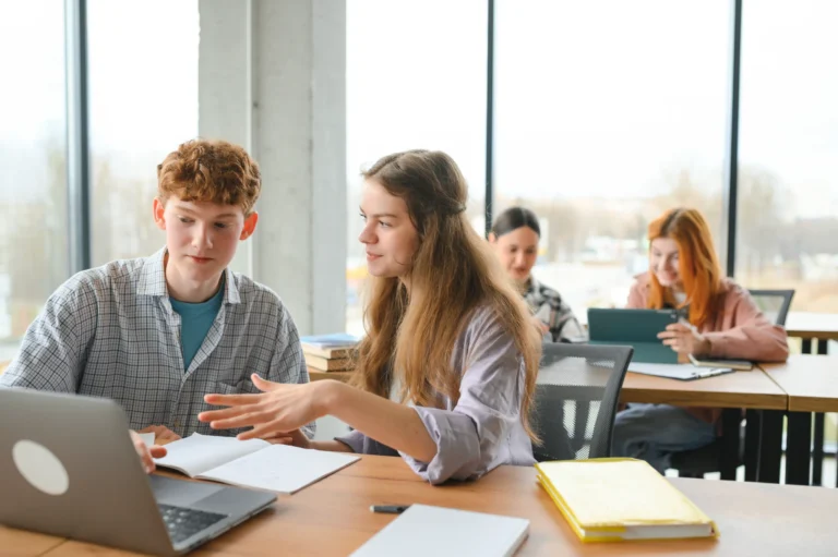 étudiants sur la plateforme ent val de marne